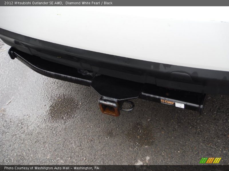 Diamond White Pearl / Black 2012 Mitsubishi Outlander SE AWD