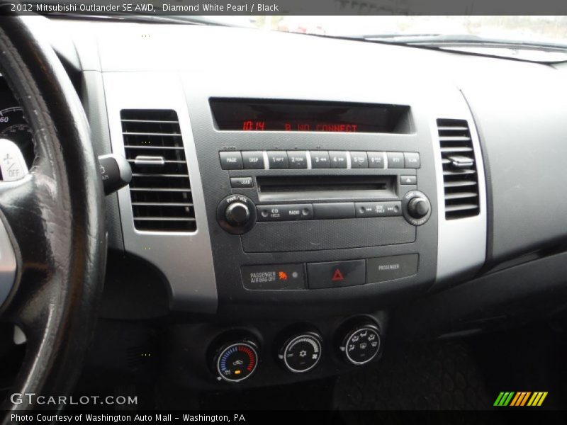 Diamond White Pearl / Black 2012 Mitsubishi Outlander SE AWD