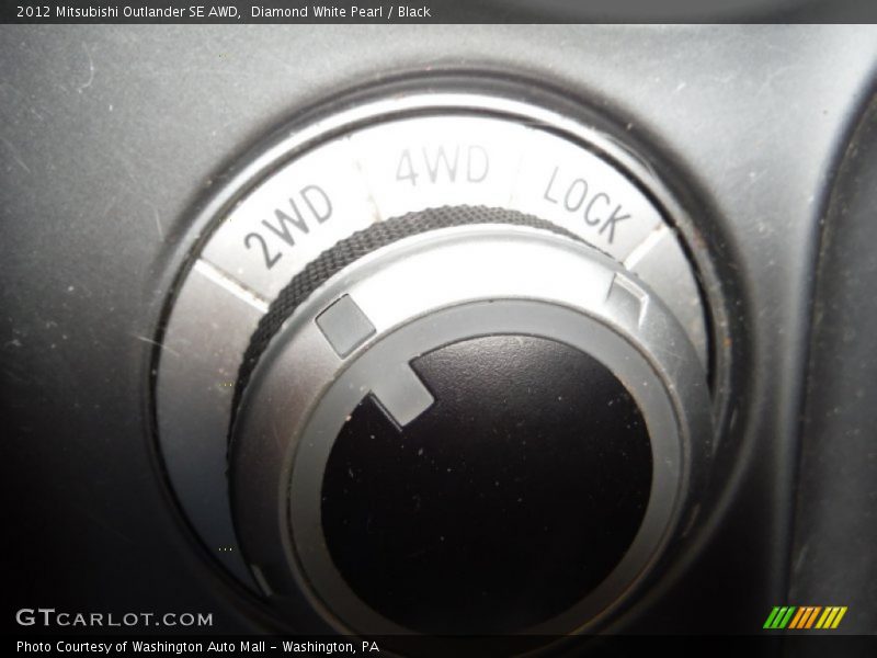 Diamond White Pearl / Black 2012 Mitsubishi Outlander SE AWD