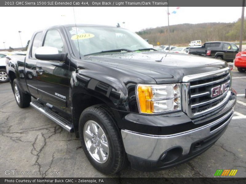 Front 3/4 View of 2013 Sierra 1500 SLE Extended Cab 4x4