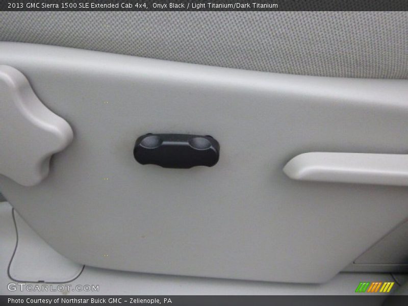 Onyx Black / Light Titanium/Dark Titanium 2013 GMC Sierra 1500 SLE Extended Cab 4x4