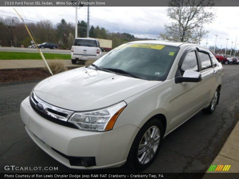 Front 3/4 View of 2010 Focus SEL Sedan