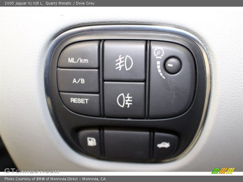 Quartz Metallic / Dove Grey 2005 Jaguar XJ XJ8 L
