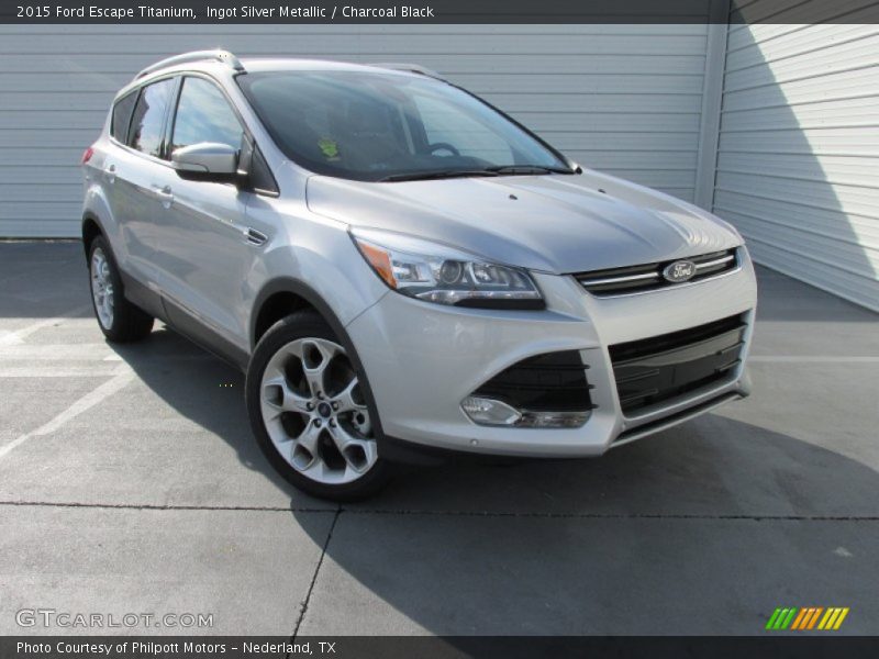 Front 3/4 View of 2015 Escape Titanium