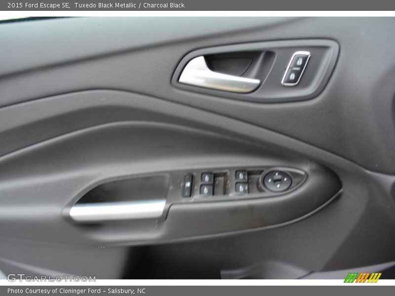 Tuxedo Black Metallic / Charcoal Black 2015 Ford Escape SE