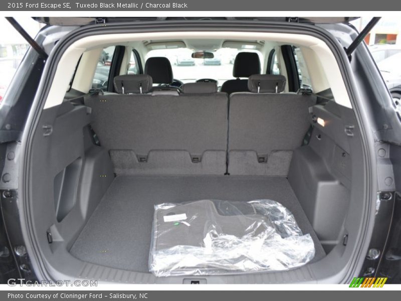 Tuxedo Black Metallic / Charcoal Black 2015 Ford Escape SE