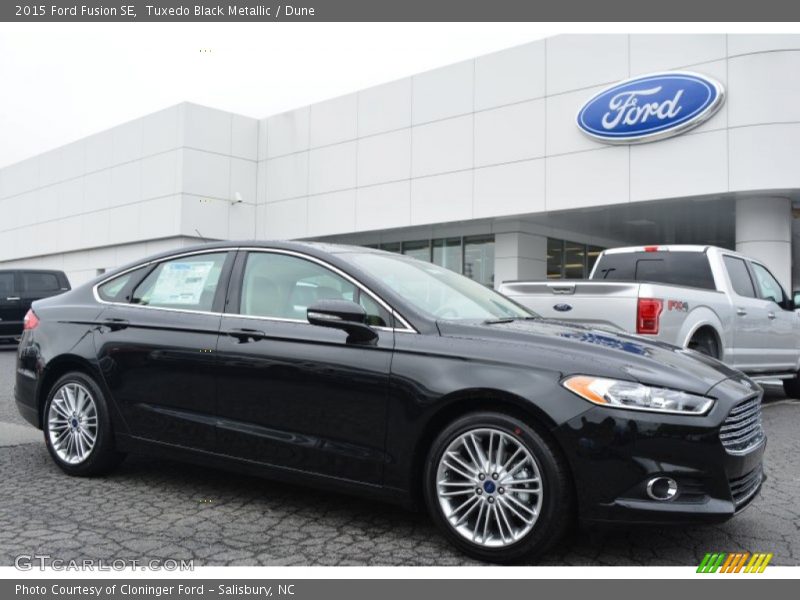Tuxedo Black Metallic / Dune 2015 Ford Fusion SE