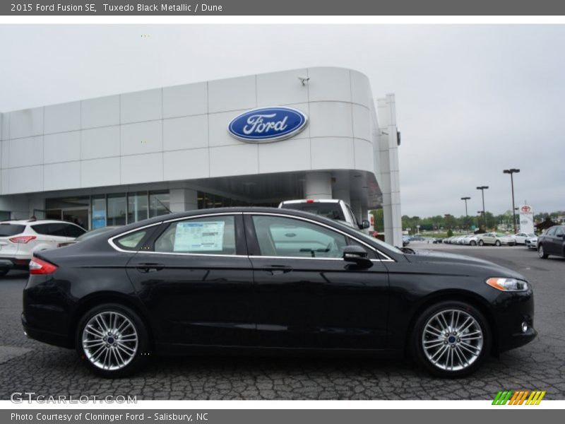 Tuxedo Black Metallic / Dune 2015 Ford Fusion SE