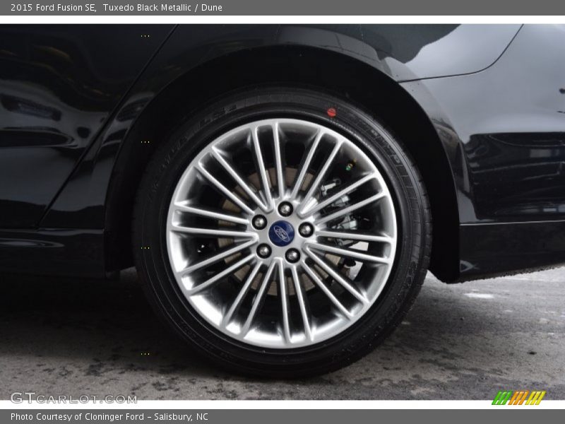 Tuxedo Black Metallic / Dune 2015 Ford Fusion SE