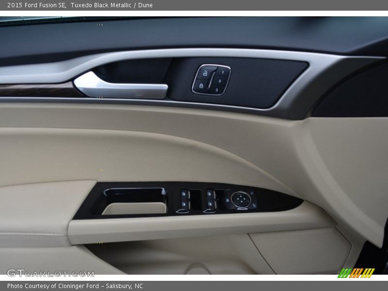 Tuxedo Black Metallic / Dune 2015 Ford Fusion SE