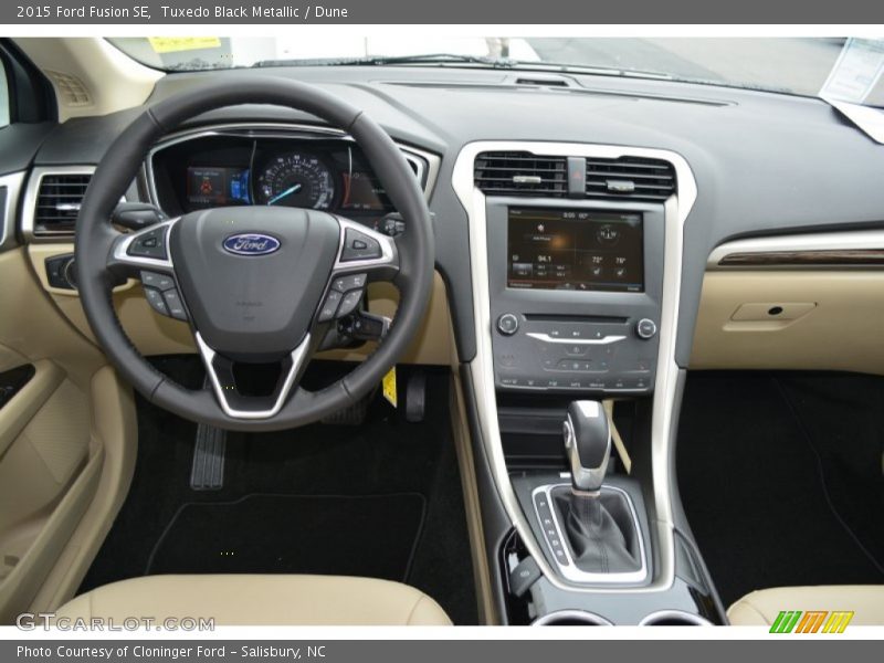 Tuxedo Black Metallic / Dune 2015 Ford Fusion SE