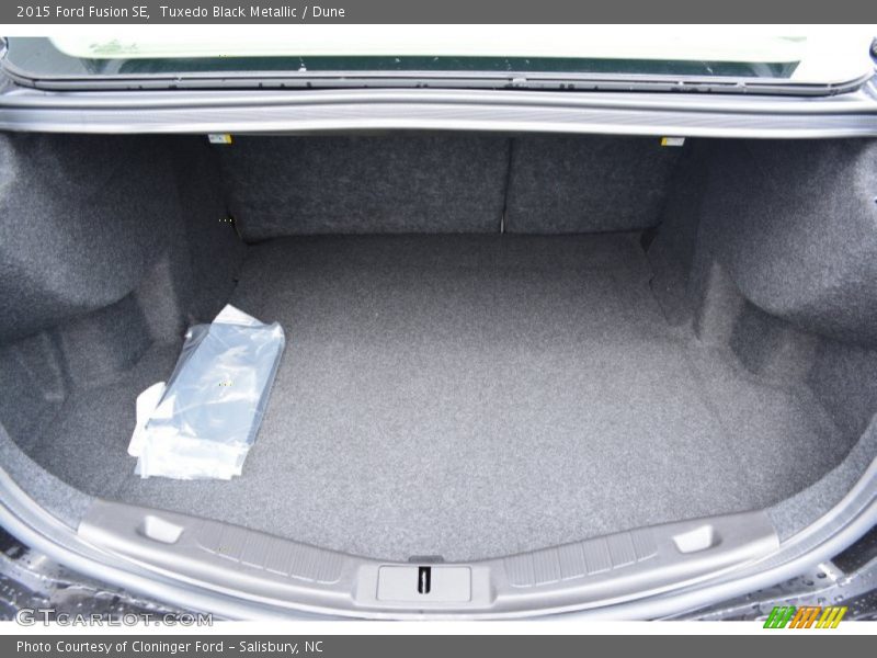 Tuxedo Black Metallic / Dune 2015 Ford Fusion SE