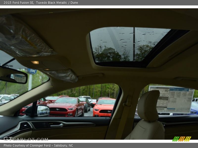 Tuxedo Black Metallic / Dune 2015 Ford Fusion SE