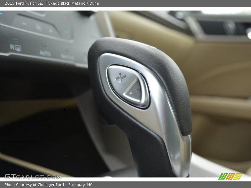 Tuxedo Black Metallic / Dune 2015 Ford Fusion SE