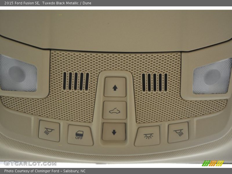 Tuxedo Black Metallic / Dune 2015 Ford Fusion SE