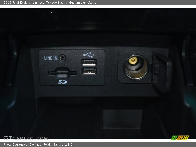 Tuxedo Black / Medium Light Stone 2015 Ford Explorer Limited