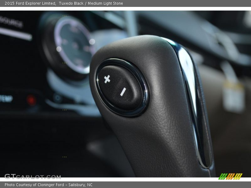Tuxedo Black / Medium Light Stone 2015 Ford Explorer Limited