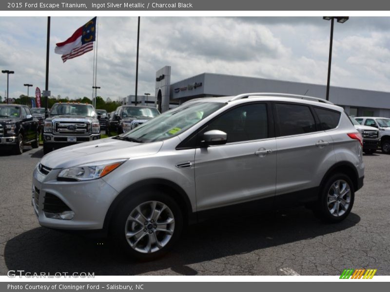 Front 3/4 View of 2015 Escape Titanium