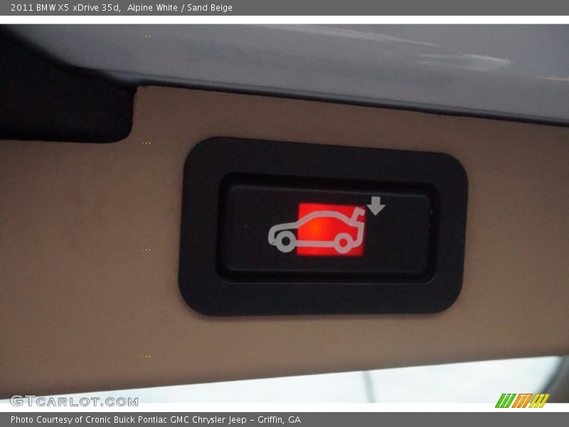 Alpine White / Sand Beige 2011 BMW X5 xDrive 35d