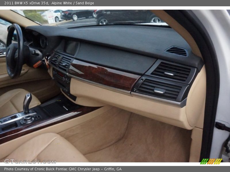 Alpine White / Sand Beige 2011 BMW X5 xDrive 35d