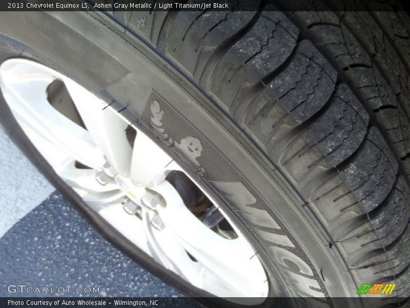 Ashen Gray Metallic / Light Titanium/Jet Black 2013 Chevrolet Equinox LS