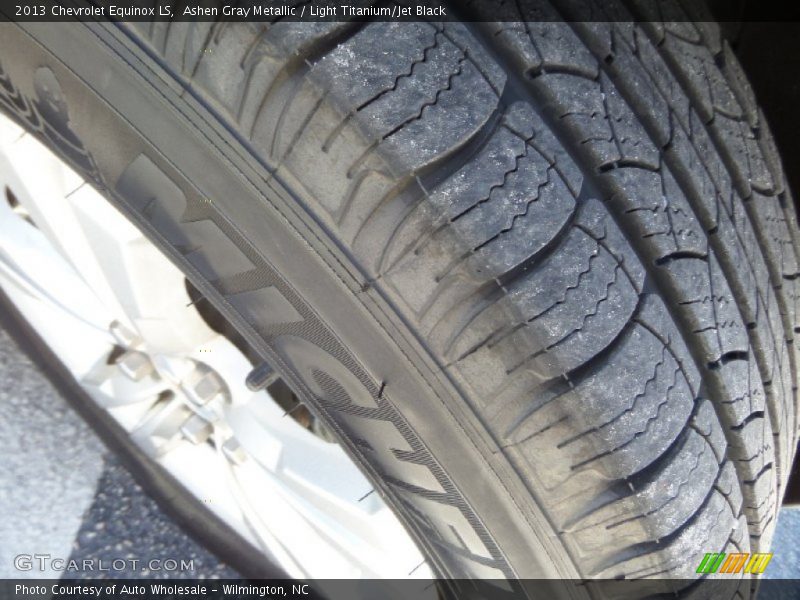 Ashen Gray Metallic / Light Titanium/Jet Black 2013 Chevrolet Equinox LS