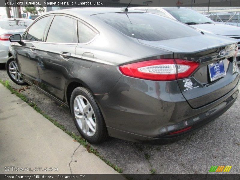 Magnetic Metallic / Charcoal Black 2015 Ford Fusion SE