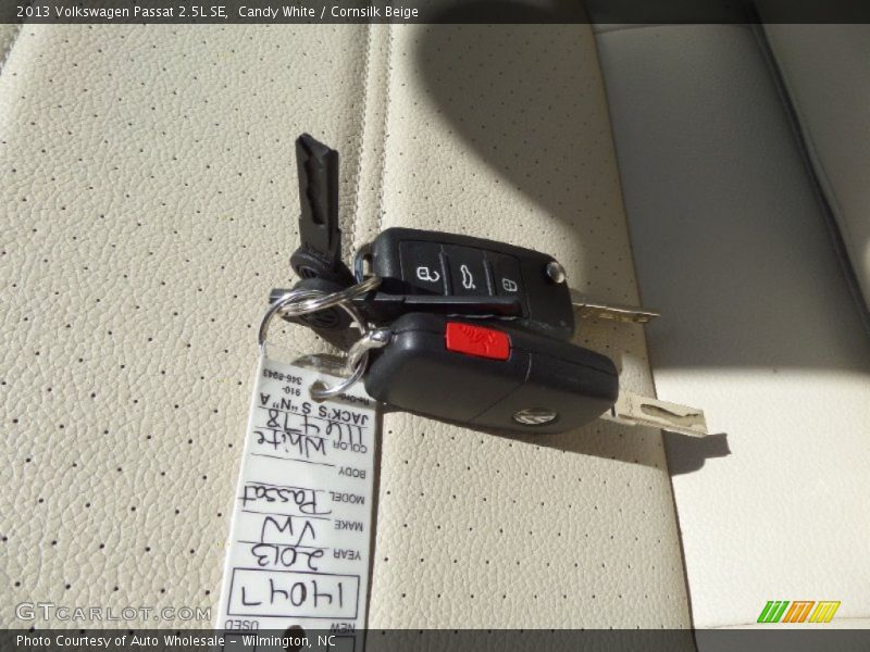 Candy White / Cornsilk Beige 2013 Volkswagen Passat 2.5L SE