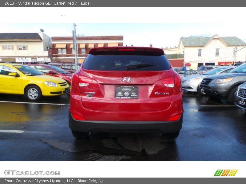 Garnet Red / Taupe 2013 Hyundai Tucson GL