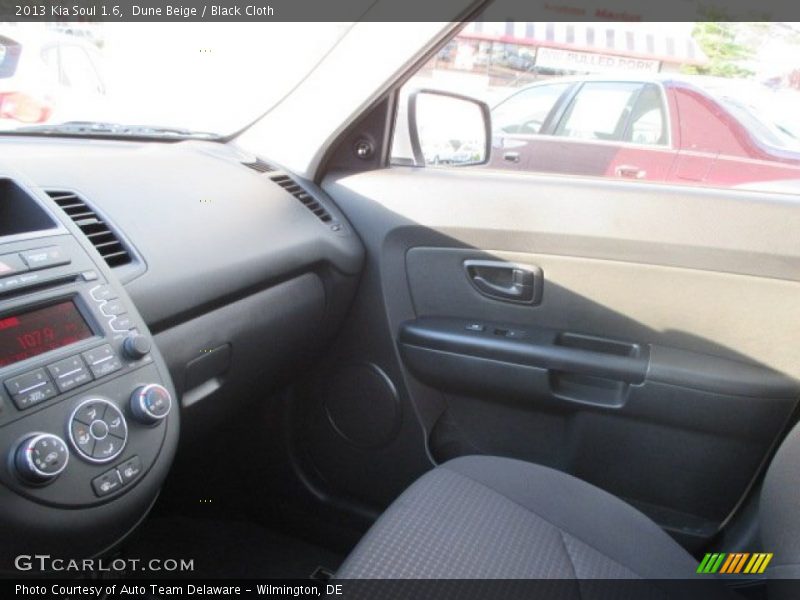 Dune Beige / Black Cloth 2013 Kia Soul 1.6