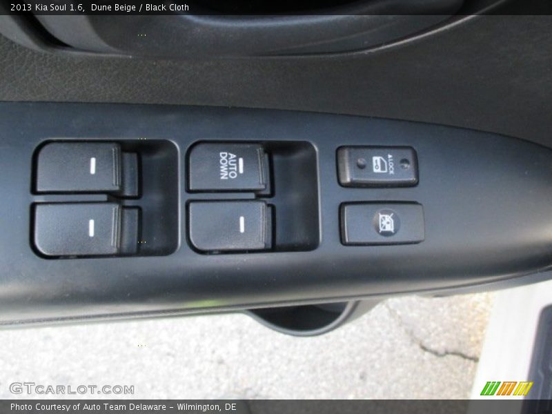 Dune Beige / Black Cloth 2013 Kia Soul 1.6