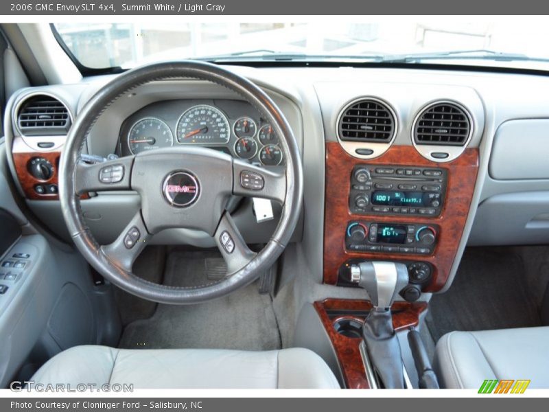 Dashboard of 2006 Envoy SLT 4x4