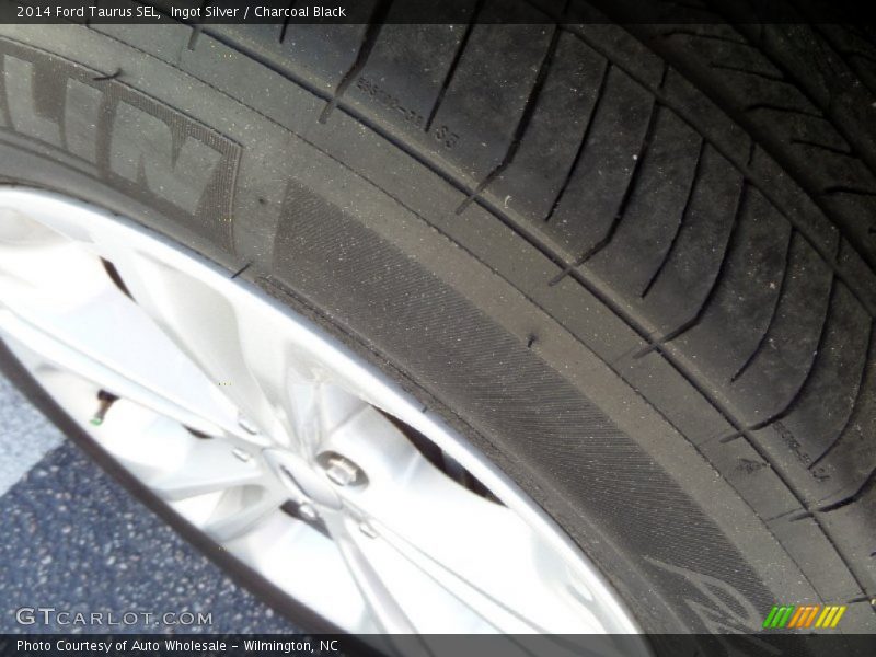 Ingot Silver / Charcoal Black 2014 Ford Taurus SEL