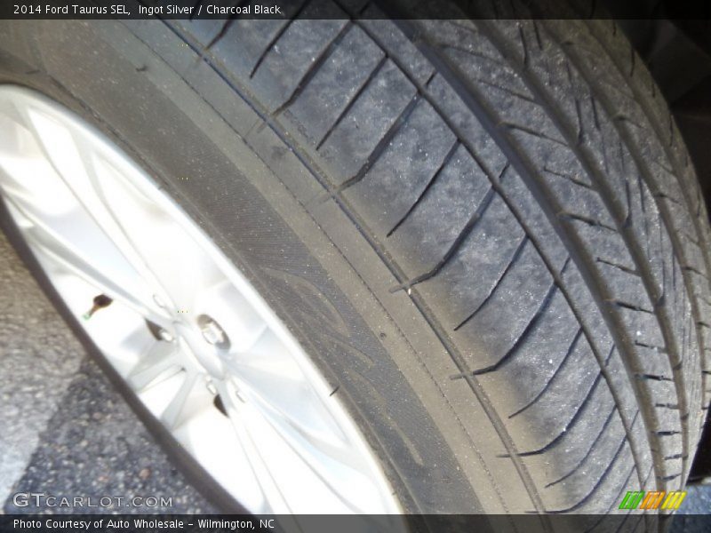 Ingot Silver / Charcoal Black 2014 Ford Taurus SEL