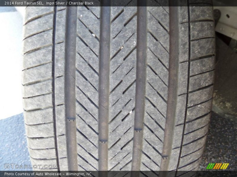 Ingot Silver / Charcoal Black 2014 Ford Taurus SEL