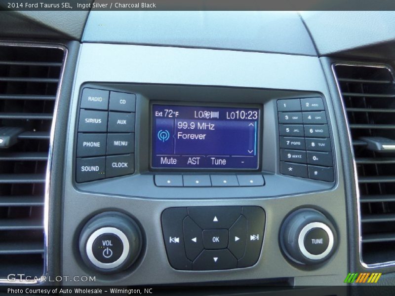 Ingot Silver / Charcoal Black 2014 Ford Taurus SEL