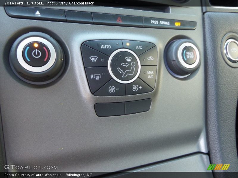 Ingot Silver / Charcoal Black 2014 Ford Taurus SEL