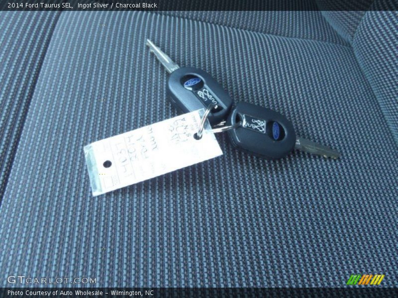 Ingot Silver / Charcoal Black 2014 Ford Taurus SEL