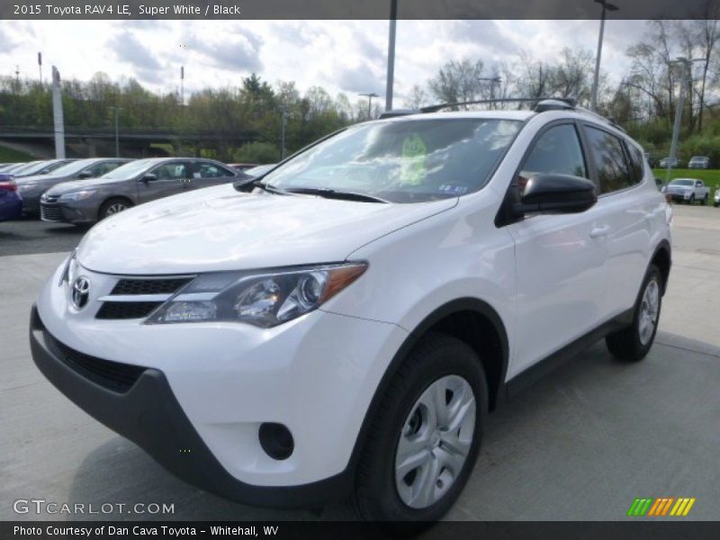 Front 3/4 View of 2015 RAV4 LE