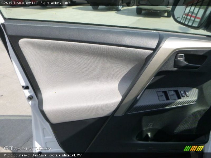 Super White / Black 2015 Toyota RAV4 LE