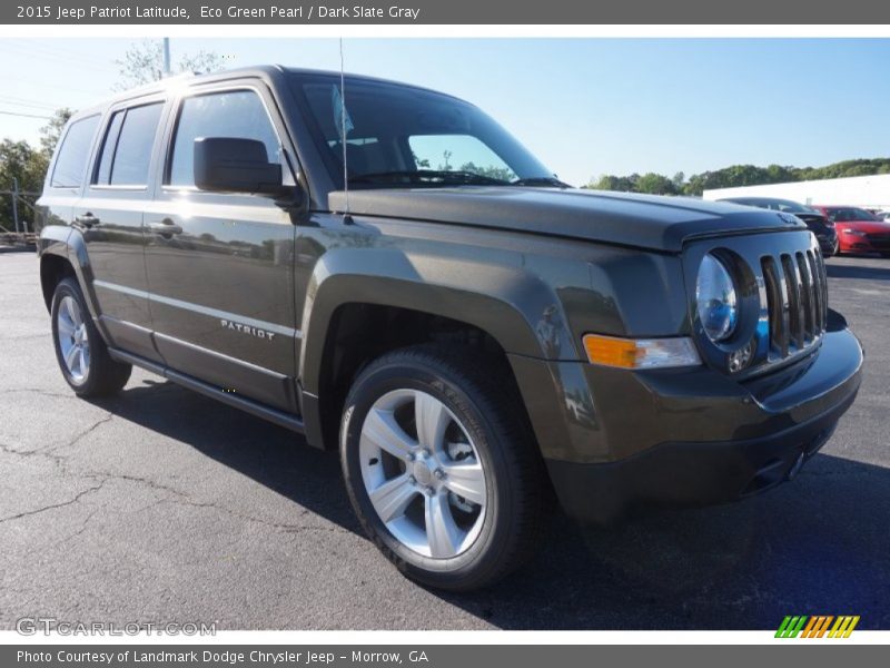 Front 3/4 View of 2015 Patriot Latitude