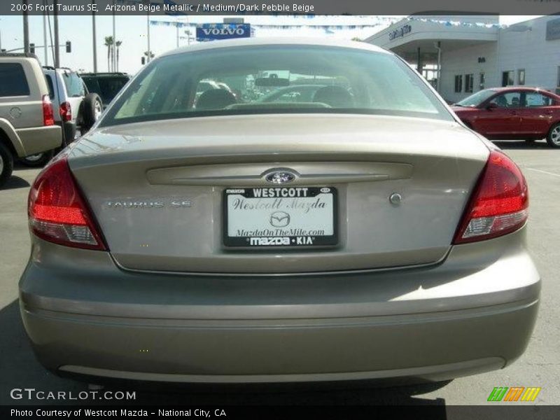 Arizona Beige Metallic / Medium/Dark Pebble Beige 2006 Ford Taurus SE