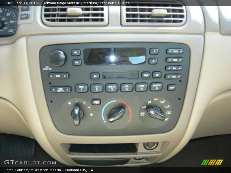 Arizona Beige Metallic / Medium/Dark Pebble Beige 2006 Ford Taurus SE