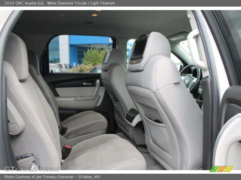 White Diamond Tricoat / Light Titanium 2010 GMC Acadia SLE