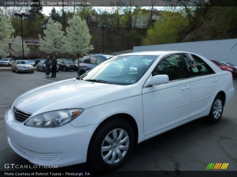 Front 3/4 View of 2006 Camry LE