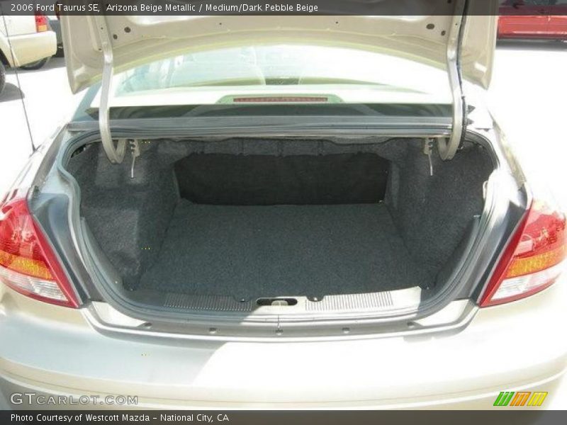 Arizona Beige Metallic / Medium/Dark Pebble Beige 2006 Ford Taurus SE