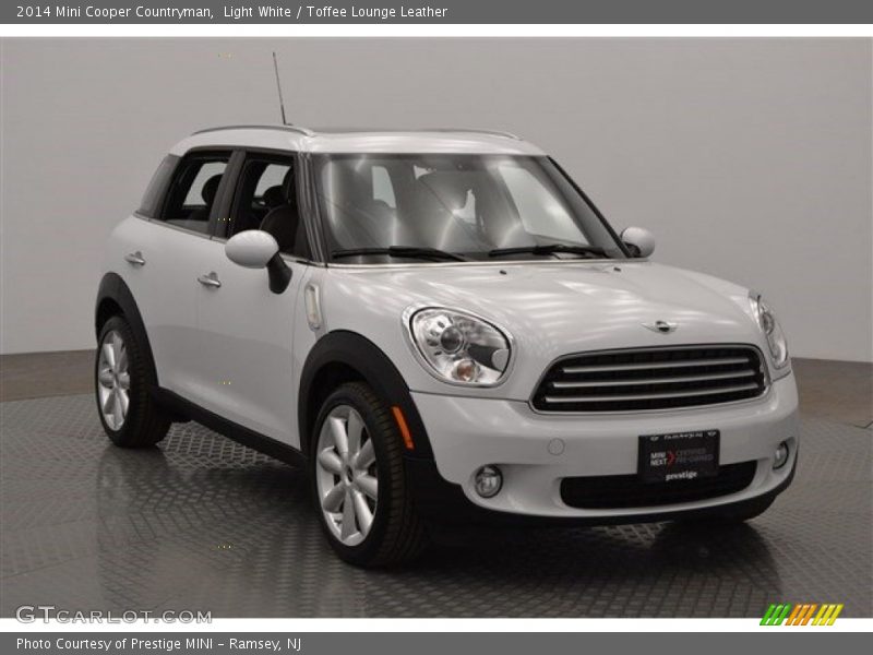 Light White / Toffee Lounge Leather 2014 Mini Cooper Countryman