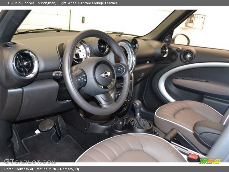 Light White / Toffee Lounge Leather 2014 Mini Cooper Countryman