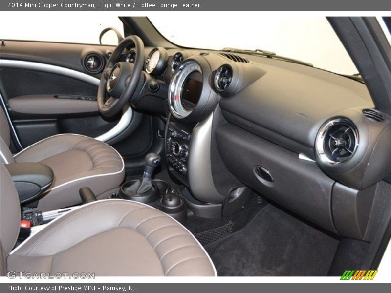 Light White / Toffee Lounge Leather 2014 Mini Cooper Countryman