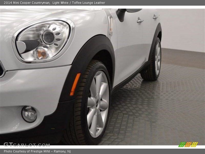 Light White / Toffee Lounge Leather 2014 Mini Cooper Countryman